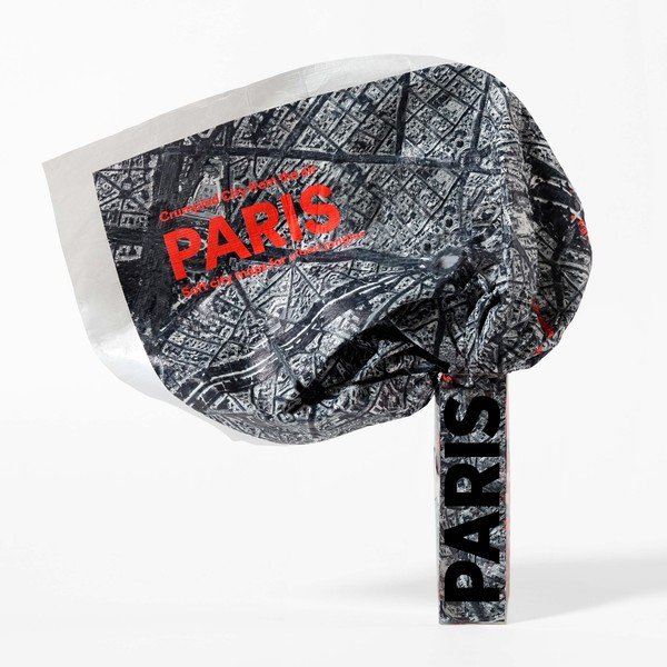 Zmačkaná cestovní mapa ze satelitu Palomar Paříž