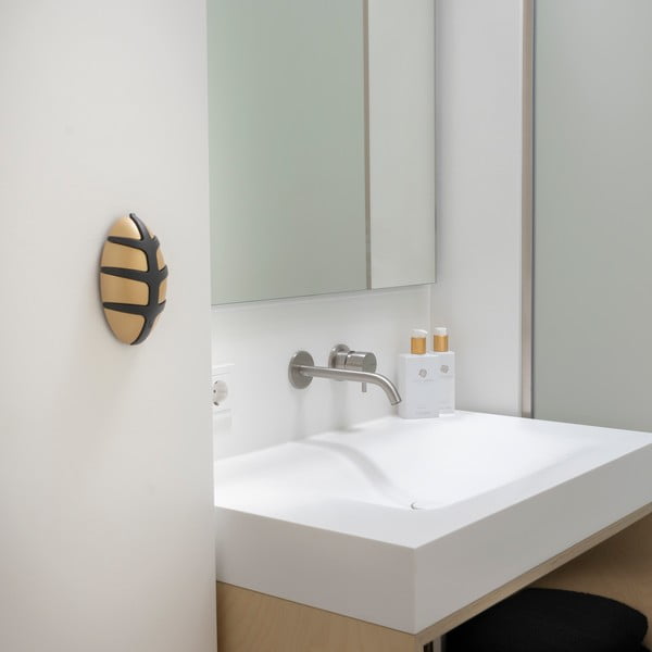 Černý/ve zlaté barvě nástěnný plastový háček Bug – Spinder Design-image-4