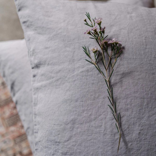 Lněný povlak na polštář 80x80 cm Light Grey – Linen Tales-image-1