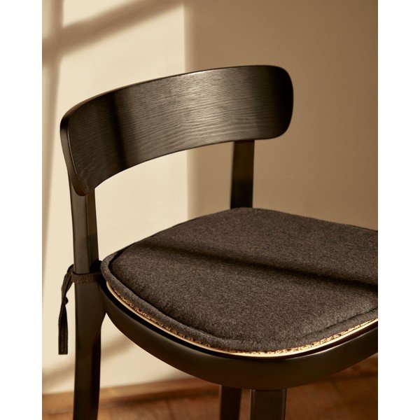 Podsedák z mikrovlákna 43x43 cm Romane – Kave Home-image-1