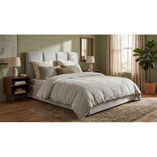 Světle šedá čalouněná dvoulůžková postel s úložným prostorem s roštem 180x200 cm Juniper – Mazzini Beds-image-1