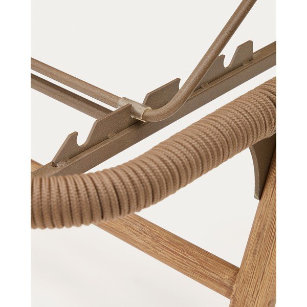 Hnědé dřevěné/kovové zahradní lehátko Dandara – Kave Home-image-1