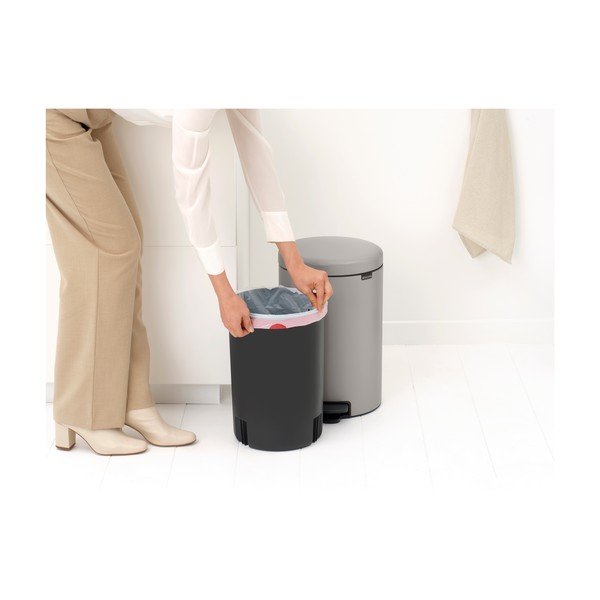 Světle šedý nášlapný ocelový odpadkový koš 20 l NewIcon – Brabantia-image-4