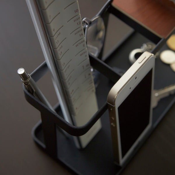 Černý multifunkční stojánek s detailem z bukového dřeva YAMAZAKI Tower Desk Bar-image-1