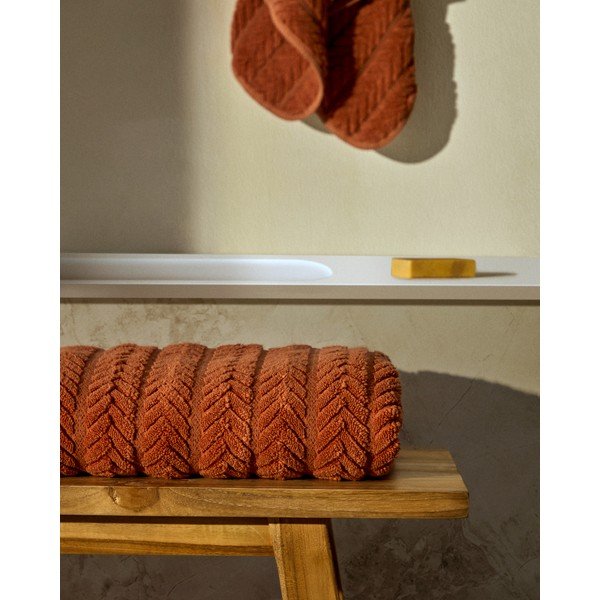 Froté bavlněný ručník v terakotové barvě 50x90 cm Rune – Kave Home-image-1