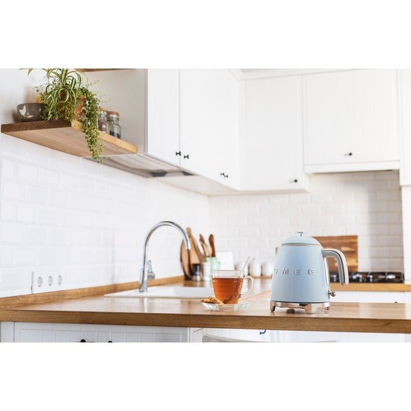 Světle modrá rychlovarná konvice z nerezové oceli 800 ml Retro Style – SMEG-image-1