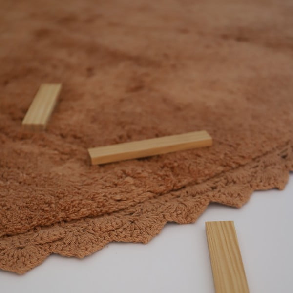 Pratelný ručně tkaný bavlněný kulatý koberec v cihlové barvě ø 110 cm Perla Toffee – Nattiot-image-1