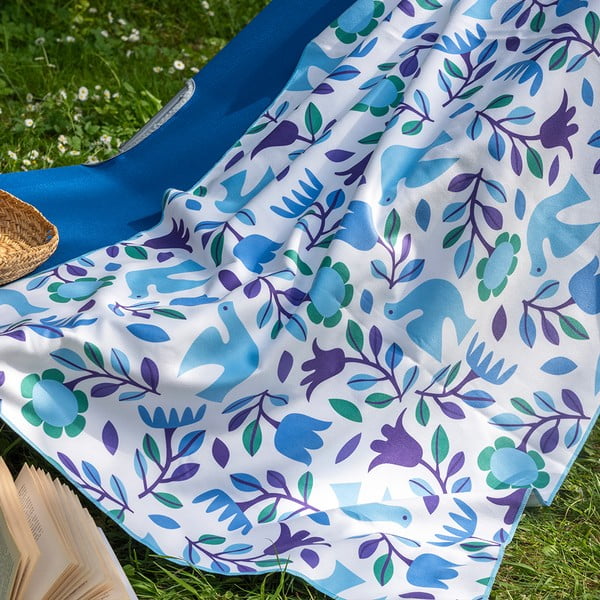 Modro-bílá osuška z mikrovlákna Rex London Folk Doves, 70 x 150 cm-image-1