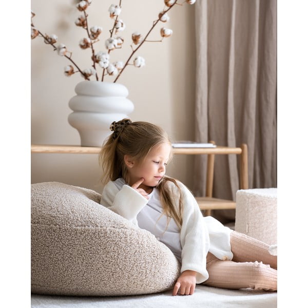 Světle hnědý dětský sedací vak z textilie bouclé Round – Wigiwama-image-4