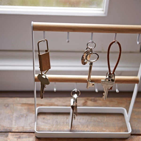 Bílý stolní věšák na klíče s detailem z bukového dřeva YAMAZAKI Tosca-image-3