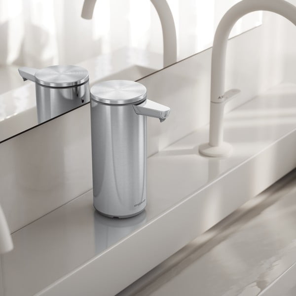 Bezdotykový ocelový dávkovač mýdla v matně stříbrné barvě 266 ml – simplehuman-image-1