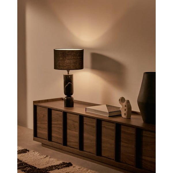Černá mramorová stolní lampa s textilním stínidlem (výška 57 cm) Vex – Kave Home-image-1