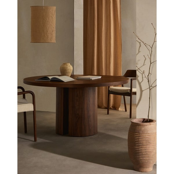 Hnědý kulatý jídelní stůl v dekoru ořechu ø 150 cm Nealy – Kave Home-image-1