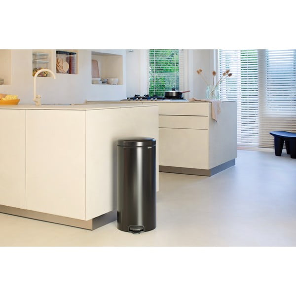 Matně černý nášlapný ocelový odpadkový koš 30 l NewIcon – Brabantia-image-3