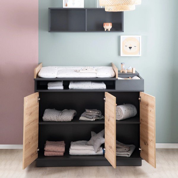 Nízká dětská komoda v dekoru dubu s přebalovacím pultem v antracitovo-přírodní barvě 118x103 cm Lenn – Roba-image-1