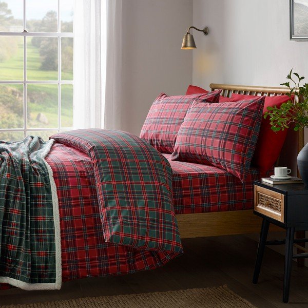 Červené/tmavě zelené povlečení na dvoulůžko 230x220 cm Tartan Check – Catherine Lansfield-image-1