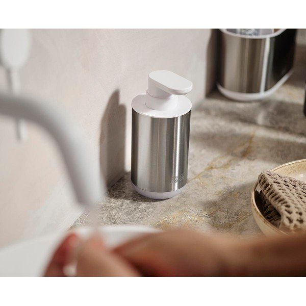 Dávkovač mýdla z nerezové oceli ve stříbrné barvě 300 ml Duo Steel – Joseph Joseph-image-1