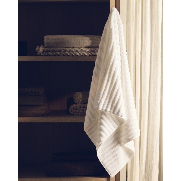 Bílý froté bavlněný ručník 50x90 cm Navira – Kave Home-image-3