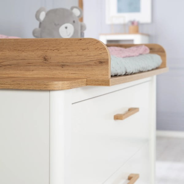 Bílá nízká dětská komoda v dekoru dubu s přebalovacím pultem 119x100 cm Ava – Roba-image-3