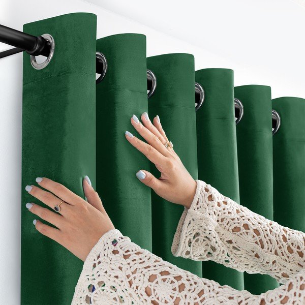 Zelený sametový dimout závěs 140x270 cm Velto – Filumi-image-2