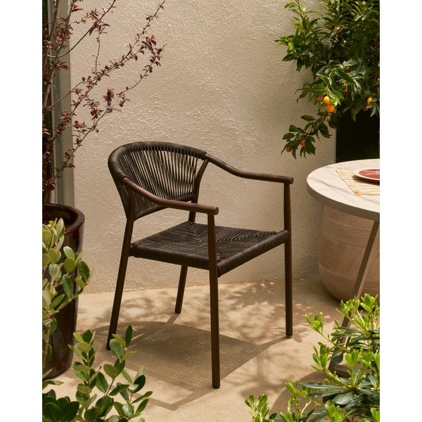 Hnědá ratanová zahradní židle Livadia – Kave Home-image-1