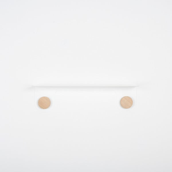 Nástěnná bílá police z oceli s detailem z dubového dřeva se 2 háčky Gazzda Hook, délka 50 cm-image-1