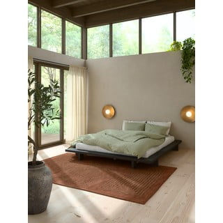 Černá dvoulůžková postel z borovicového dřeva s roštem 160x200 cm Japan – Karup Design