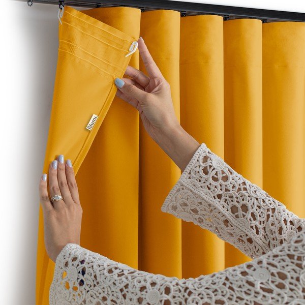 Sametový dimout závěs v hořčicové barvě 530x250 cm Velto – Filumi-image-3