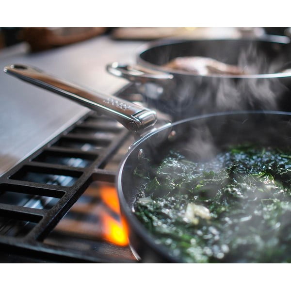 Pánve v sadě 2 ks s keramickým povrchem Space – Joseph Joseph-image-4