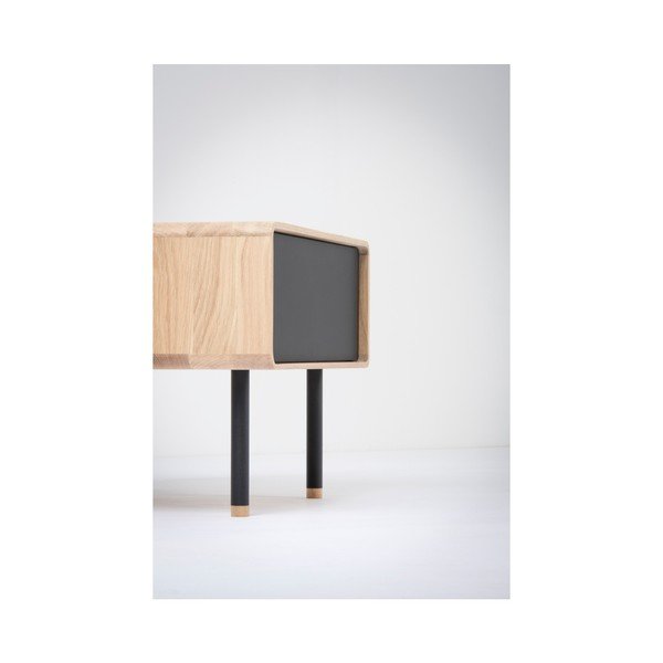 Noční stolek z dubového dřeva s černou zásuvkou Gazzda Fina-image-4
