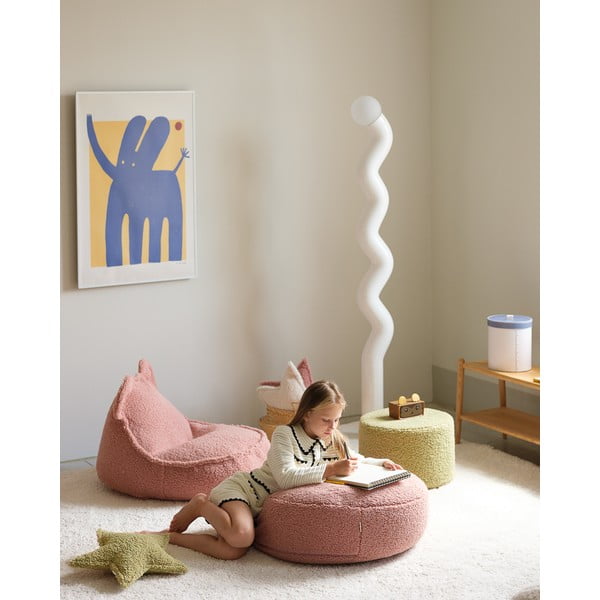 Růžový dětský sedací vak z textilie bouclé Round – Wigiwama-image-1