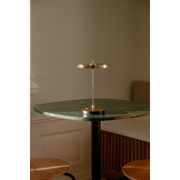 LED stmívatelná stolní lampa ve zlaté barvě s kovovým stínidlem (výška 31 cm) Asteria Move – UMAGE-image-1