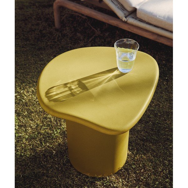 Betonový zahradní stolek 47x48 cm Macarella – Kave Home-image-1