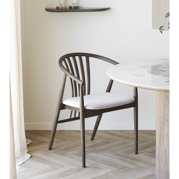 Tmavě hnědá jídelní židle s područkami z dubového dřeva Agustin – House Nordic-image-2