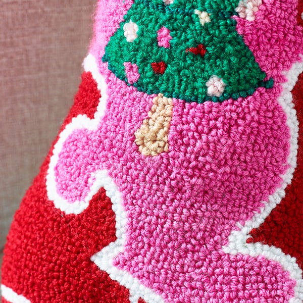 Dekorační polštář s vánočním motivem z materiálu bouclé 48x35 cm Santa's Howdy Christmas Boot – Catherine Lansfield-image-2