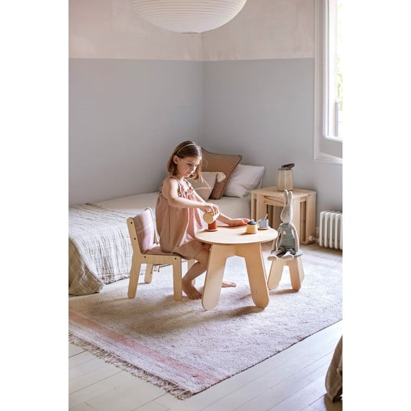 Dětská židle ve světle růžovo-přírodní barvě Vintage Nude – Lorena Canals-image-4
