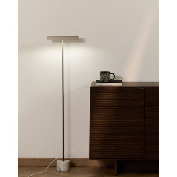 Stojací lampa ve stříbrné barvě (výška 121 cm) Lynor – Kave Home-image-1