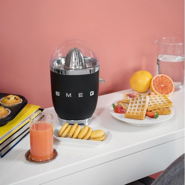 Černý odšťavňovač 50's Retro Style – SMEG-image-1
