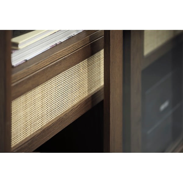 Tmavě hnědá vitrína v dekoru dubu s posuvnými dveřmi 110x160 cm Barrali – Unique Furniture-image-4
