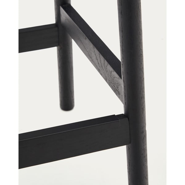 Černé/v přírodní barvě barové stoličky v sadě 2 ks z dubového dřeva (výška sedáku 66 cm) Yalia – Kave Home-image-3