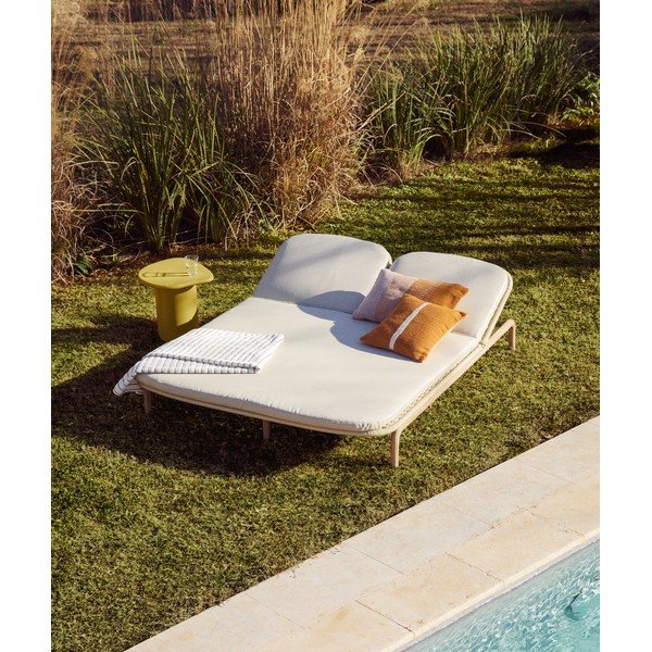 Béžové dvoumístné dřevěné polohovací zahradní lehátko Alipa – Kave Home-image-1