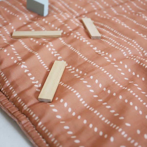 Oranžová dětská hrací podložka Nepo Terracotta – Nattiot-image-1