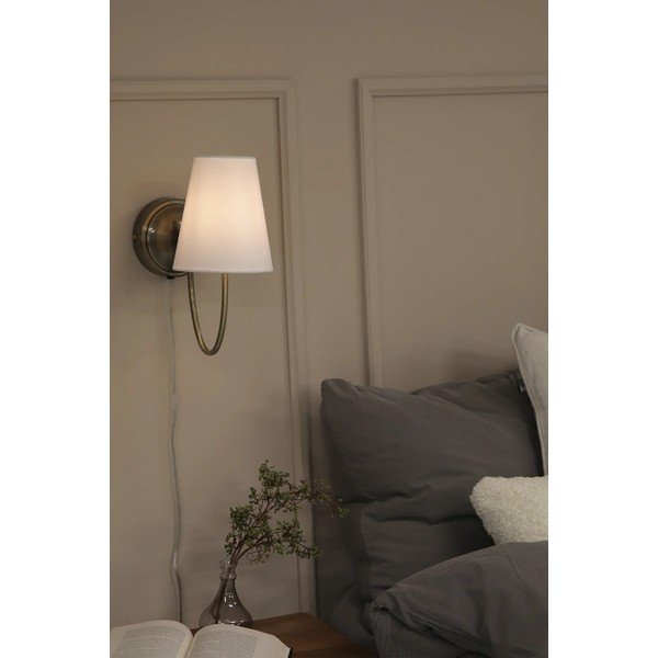 Bílé/v mosazné barvě nástěnné svítidlo do zásuvky Amar – Markslöjd-image-1