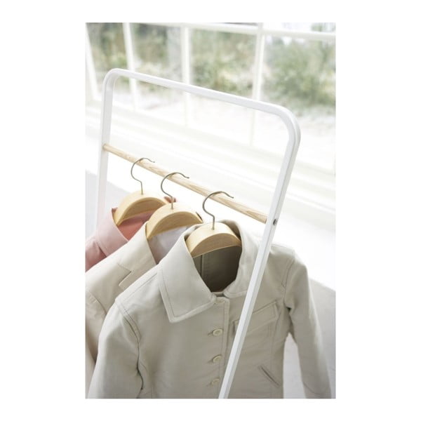 Bílý kovový stojan na oblečení Tower – YAMAZAKI-image-3