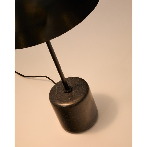 Černá mramorová stolní lampa s kovovým stínidlem (výška 58 cm) Sayra – Kave Home-image-2