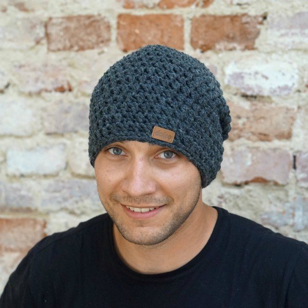 Tmavě šedá ručně háčkovaná čepice DOKE Night-image-1