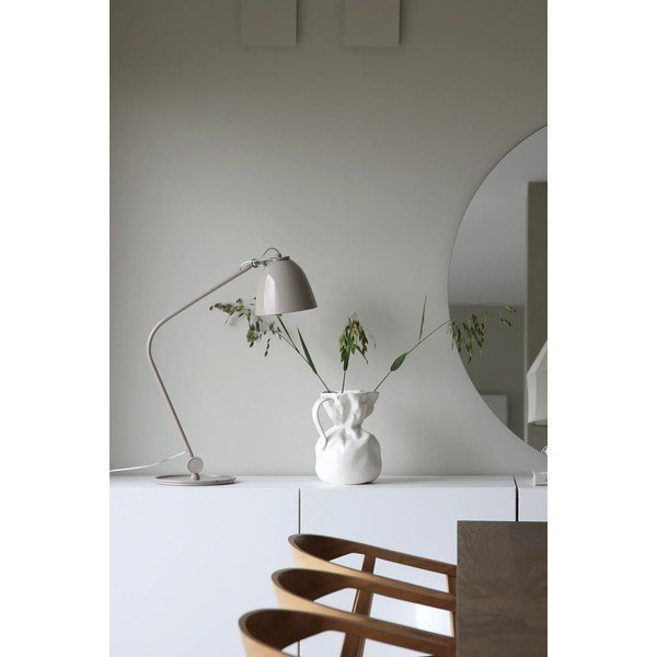 Šedobéžová stolní lampa s kovovým stínidlem (výška 47 cm) Tilt – Markslöjd-image-1