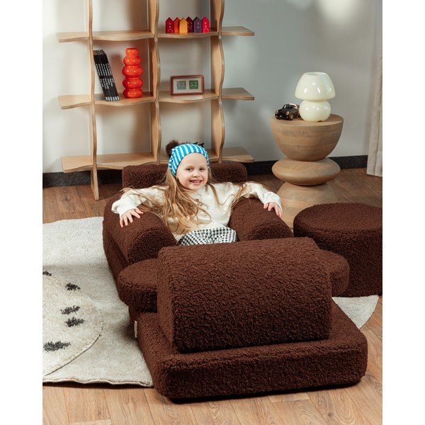 Tmavě hnědý dětský pohovkový polštář z textilie bouclé Warm Hazel – Wigiwama-image-3