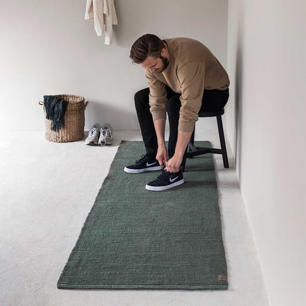 Tmavě zelený jutový koberec běhoun 75x245 cm Ribbon – Mette Ditmer Denmark-image-2
