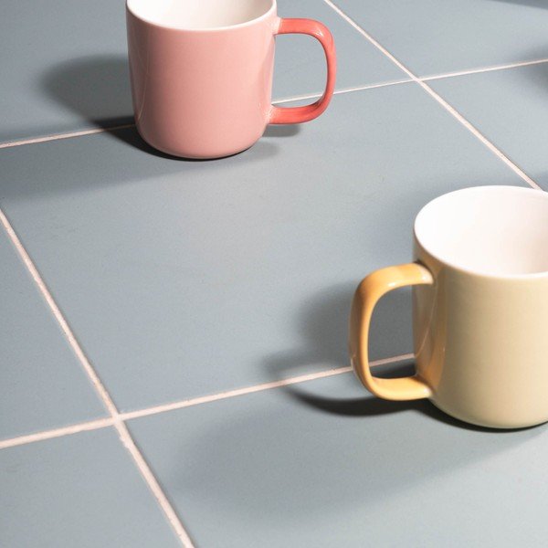 Růžový hrnek z kostního porcelánu 370 ml Mae – ONA-image-1